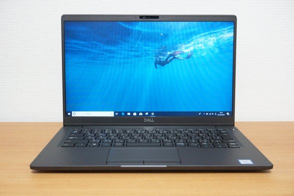 Dellの持ち運びに便利な薄型で軽いノートパソコン